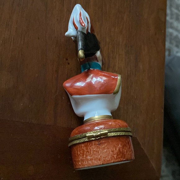 Vintage Limoges Soldier Hinged Trinket Box - Picture 3 of 7